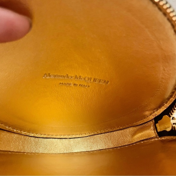 [🌟 PRICE FIRM] Alexander McQueen Leather Logo Round Circle Coin Pouch Wristlet - Picture 6 of 10